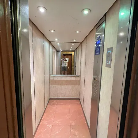 Guest In A Shared - Metro 7 And Tramway T3a Guest house 4*