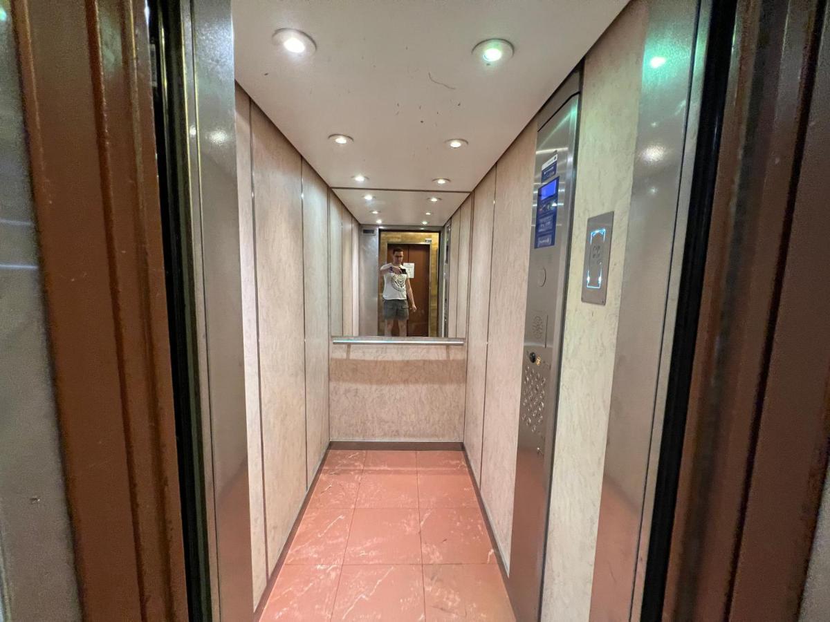 Guest In A Shared - Metro 7 And Tramway T3a Affittacamere 4*